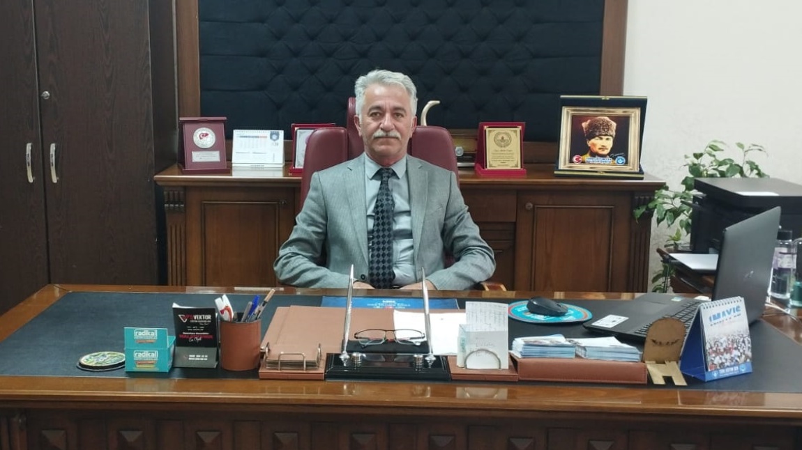 Ahmet Dinç - Müdür